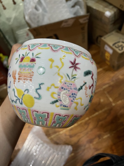 古玩陶瓷粉彩博古花卉紋罐真品鑒賞圖