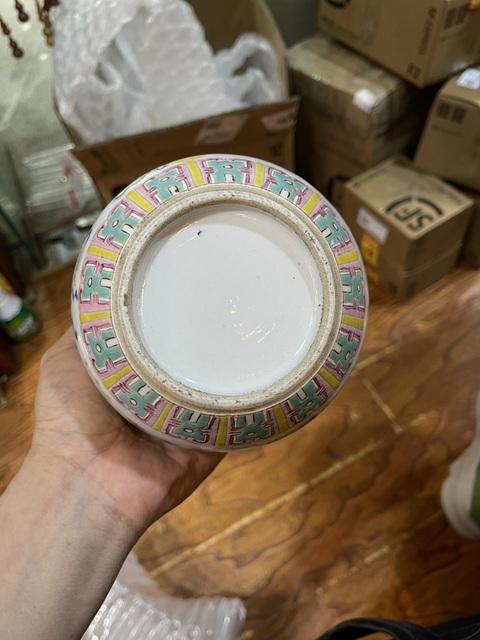 古玩陶瓷粉彩博古花卉紋罐真品鑒賞圖
