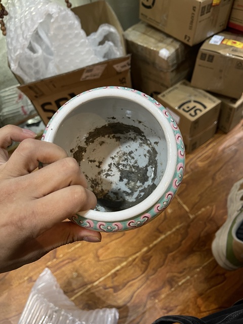 古玩陶瓷粉彩博古花卉紋罐真品鑒賞圖