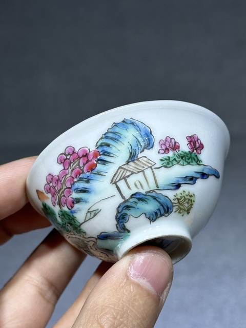 古玩陶瓷山水紋粉彩小碗真品鑒賞圖