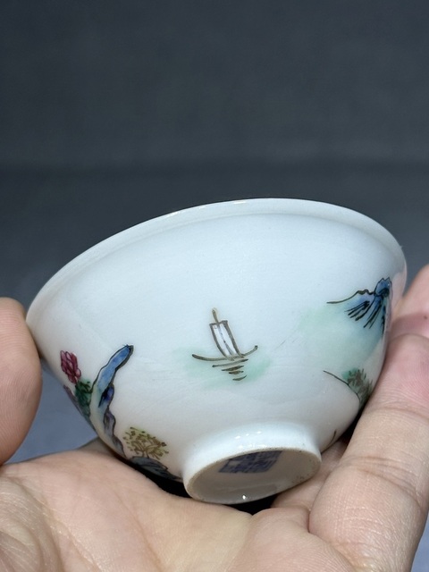 古玩陶瓷山水紋粉彩小碗真品鑒賞圖