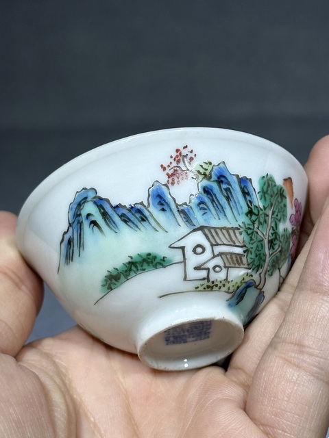 古玩陶瓷山水紋粉彩小碗真品鑒賞圖