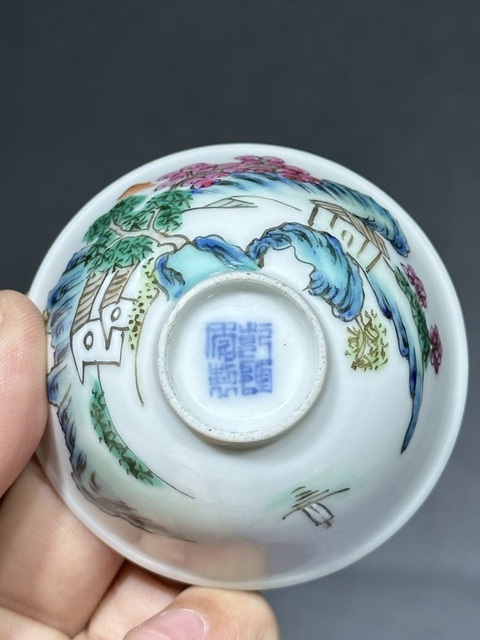 古玩陶瓷山水紋粉彩小碗真品鑒賞圖