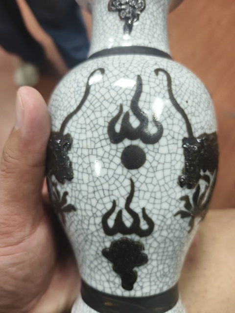 古玩陶瓷哥釉地鐵銹釉龍紋觀音瓶真品鑒賞圖