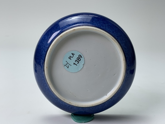 古玩陶瓷清晚期·灑藍(lán)釉粉盒拍賣，當(dāng)前價(jià)格5304元