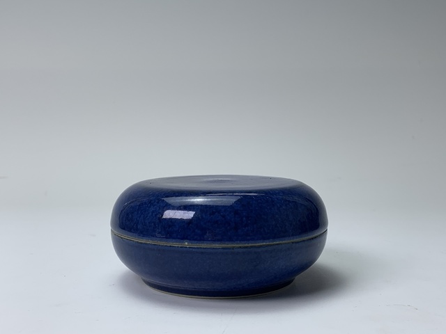 古玩陶瓷清晚期·灑藍(lán)釉粉盒拍賣，當(dāng)前價(jià)格5304元