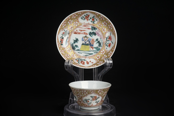 古玩陶瓷清雍正·金地粉彩漁家樂花卉紋杯碟一套真品鑒賞圖