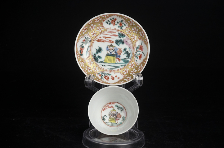 古玩陶瓷清雍正·金地粉彩漁家樂花卉紋杯碟一套真品鑒賞圖