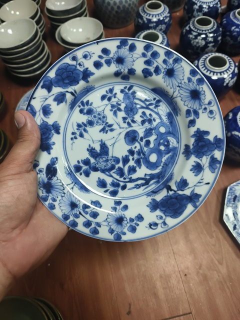 古玩陶瓷花卉紋青花盤真品鑒賞圖