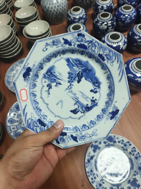 古玩陶瓷花卉紋青花盤真品鑒賞圖