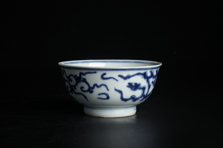 古玩陶瓷清雍正·青花夔龍紋碗真品鑒賞圖