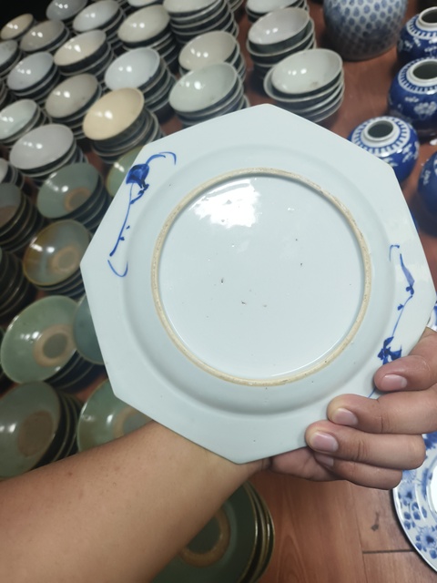 古玩陶瓷花卉紋青花盤真品鑒賞圖