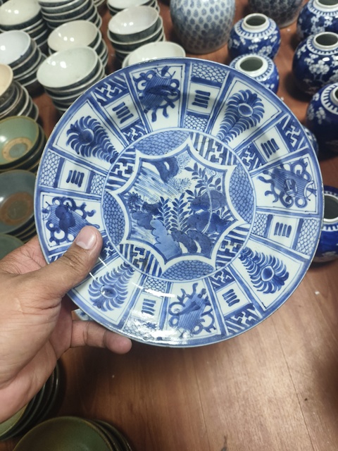 古玩陶瓷花卉紋青花盤真品鑒賞圖