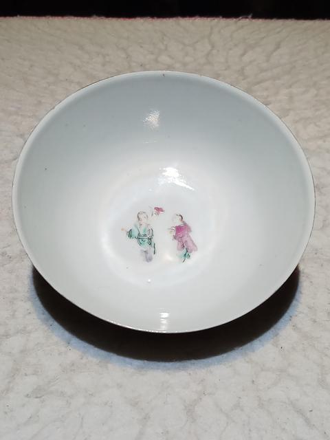 古玩陶瓷粉彩百子鬧春圖茶碗真品鑒賞圖