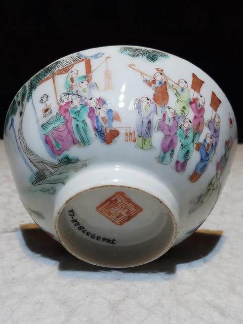 古玩陶瓷粉彩百子鬧春圖茶碗真品鑒賞圖