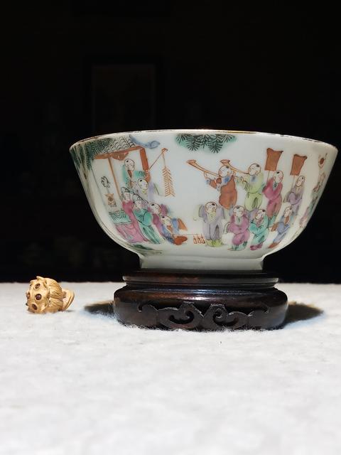 古玩陶瓷粉彩百子鬧春圖茶碗真品鑒賞圖