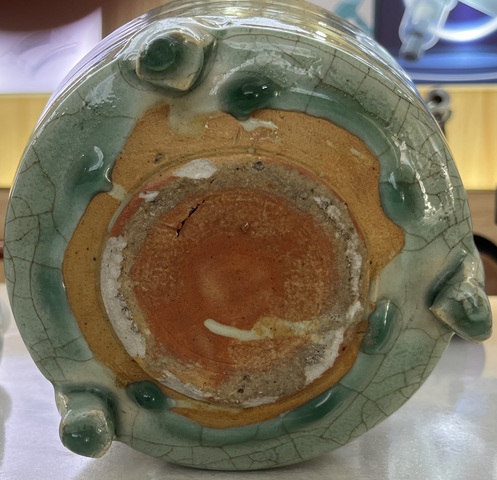 古玩陶瓷龍泉窯樽式三足爐真品鑒賞圖