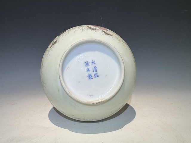 古玩陶瓷民國粉彩二十四孝之‘行傭供母’洗口瓶真品鑒賞圖