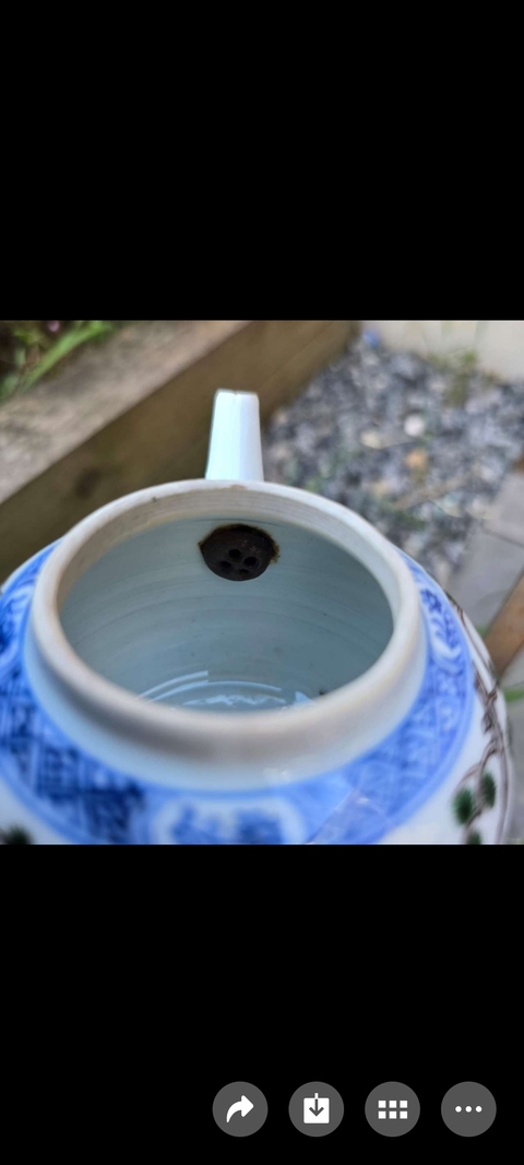 古玩陶瓷清康熙青花五彩描金鶴鹿同春圖茶壺真品鑒賞圖