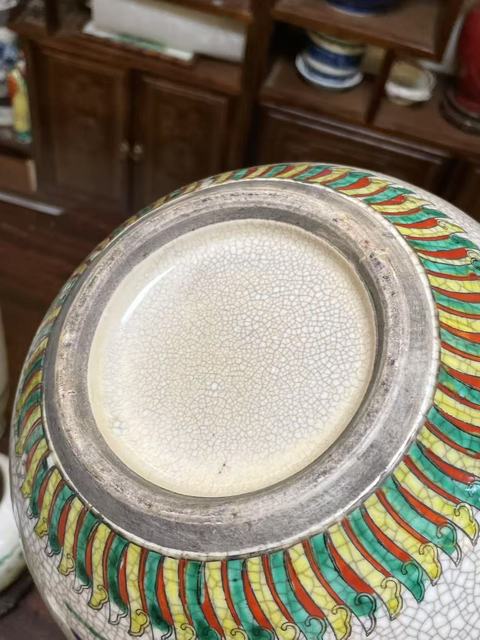 古玩陶瓷哥釉五彩八仙人物天球瓶真品鑒賞圖