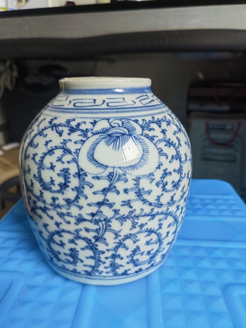 古玩陶瓷青花淡描花卉紋罐真品鑒賞圖
