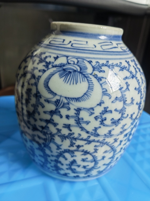 古玩陶瓷青花淡描花卉紋罐真品鑒賞圖