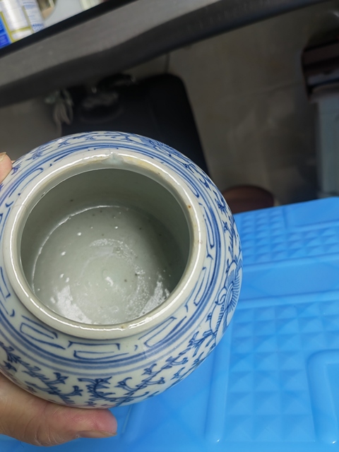 古玩陶瓷青花淡描花卉紋罐真品鑒賞圖