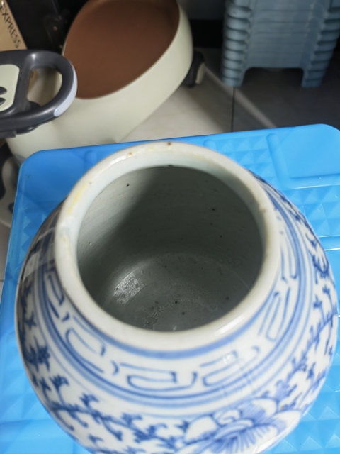 古玩陶瓷青花淡描花卉紋罐真品鑒賞圖