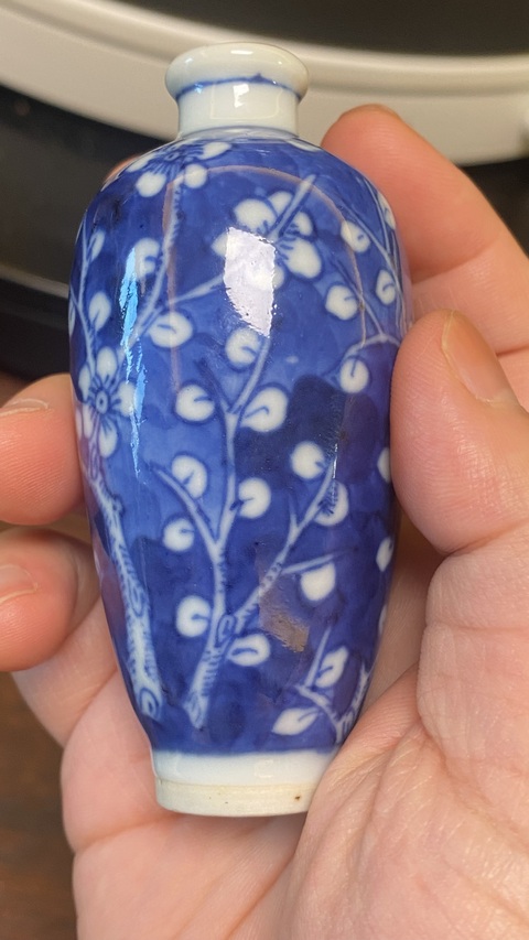 古玩陶瓷青花冰梅花卉紋鼻煙壺真品鑒賞圖