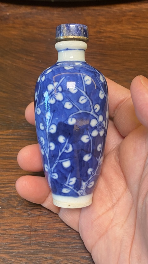 古玩陶瓷青花冰梅花卉紋鼻煙壺真品鑒賞圖