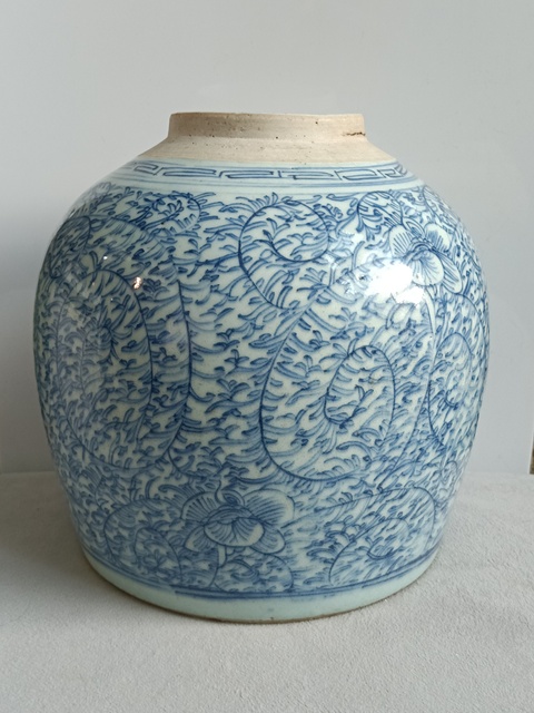 古玩陶瓷青花纏枝花紋罐真品鑒賞圖