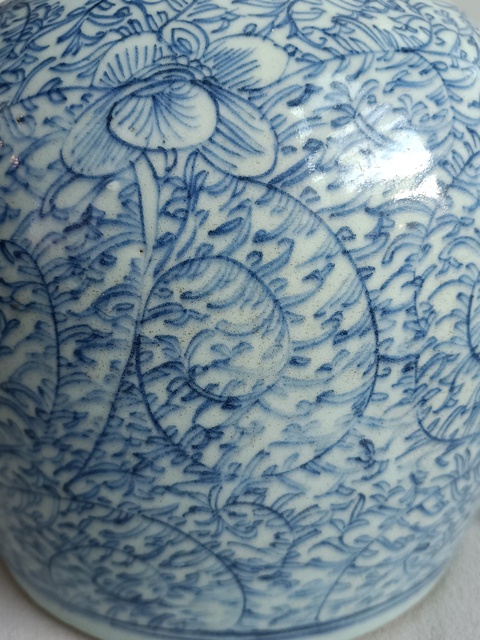古玩陶瓷青花纏枝花紋罐真品鑒賞圖