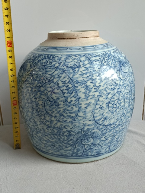 古玩陶瓷青花纏枝花紋罐真品鑒賞圖