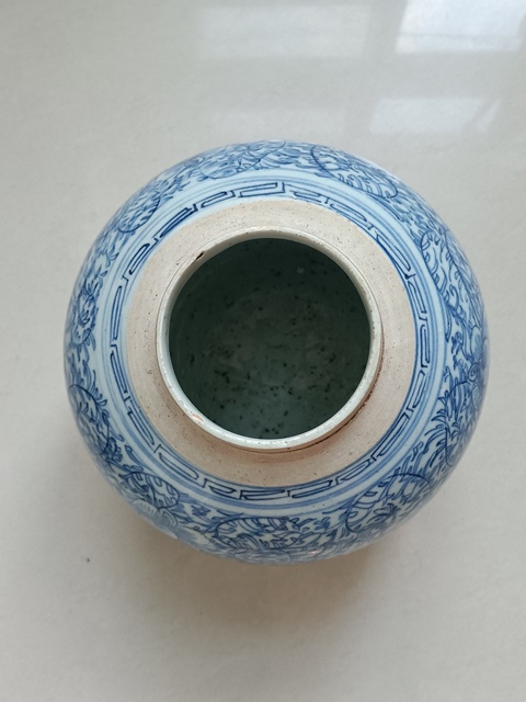 古玩陶瓷青花纏枝花紋罐真品鑒賞圖