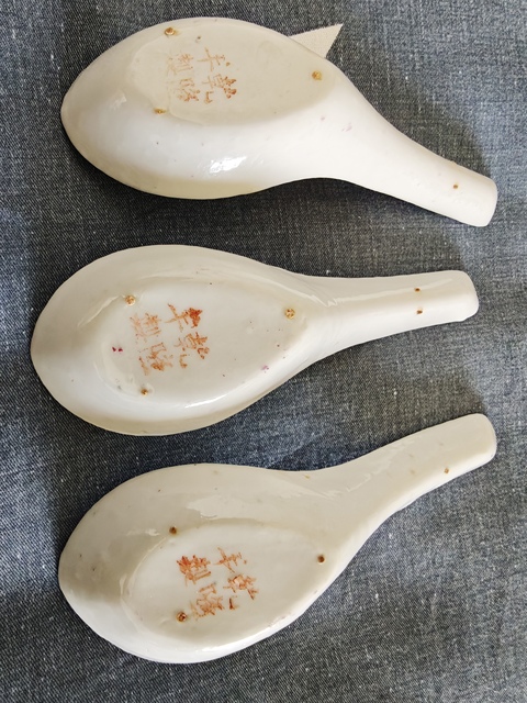 古玩陶瓷民國胭脂紅地寶相花紋飾勺子真品鑒賞圖
