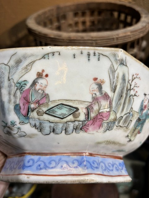 古玩陶瓷人物紋粉彩八方碗真品鑒賞圖