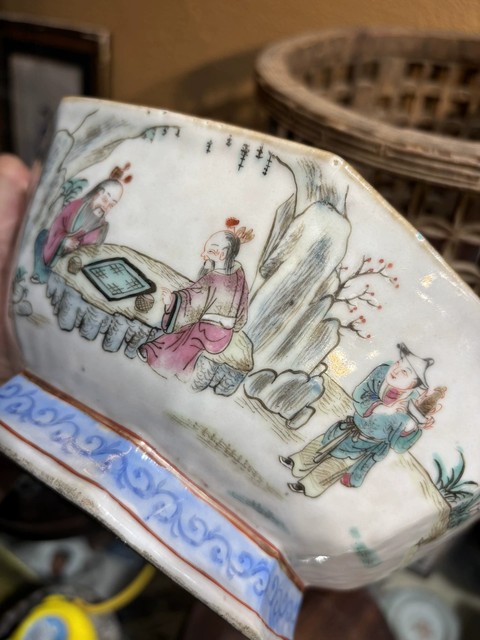 古玩陶瓷人物紋粉彩八方碗真品鑒賞圖