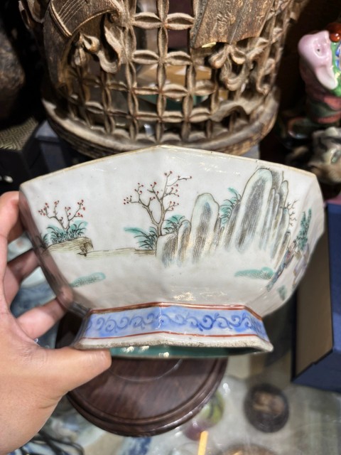 古玩陶瓷人物紋粉彩八方碗真品鑒賞圖
