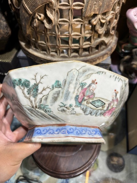 古玩陶瓷人物紋粉彩八方碗真品鑒賞圖