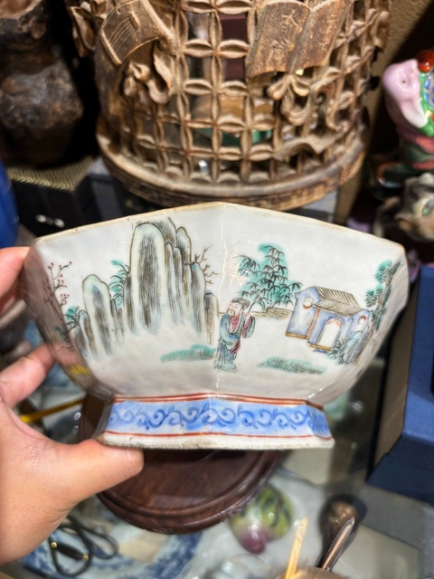 古玩陶瓷人物紋粉彩八方碗真品鑒賞圖