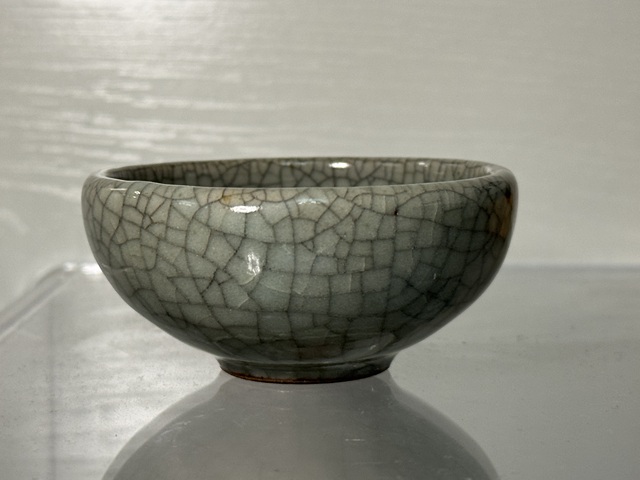 古玩陶瓷綠哥釉茶碗真品鑒賞圖