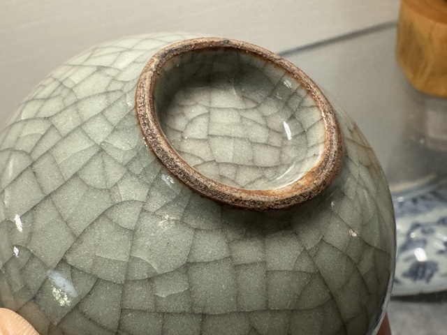 古玩陶瓷綠哥釉茶碗真品鑒賞圖