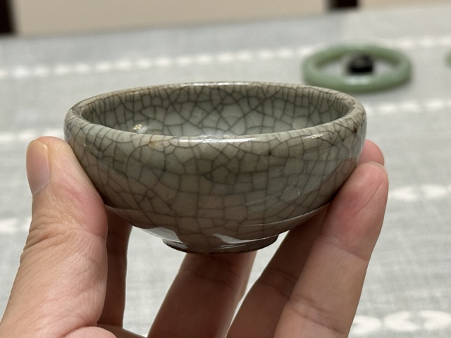 古玩陶瓷綠哥釉茶碗真品鑒賞圖