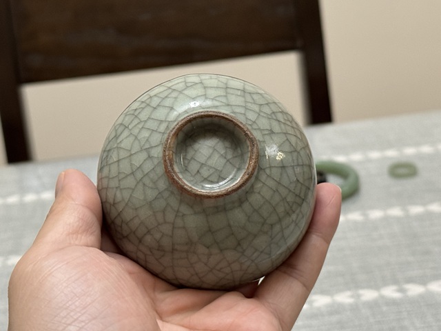 古玩陶瓷綠哥釉茶碗真品鑒賞圖