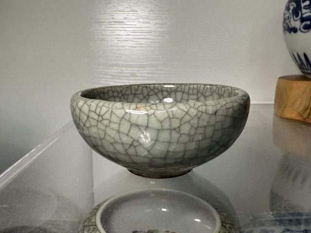 古玩陶瓷綠哥釉茶碗真品鑒賞圖