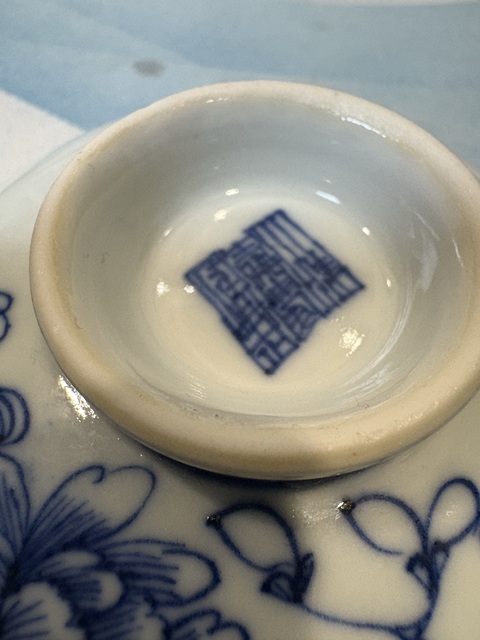 古玩陶瓷花卉紋青花蓋碗真品鑒賞圖