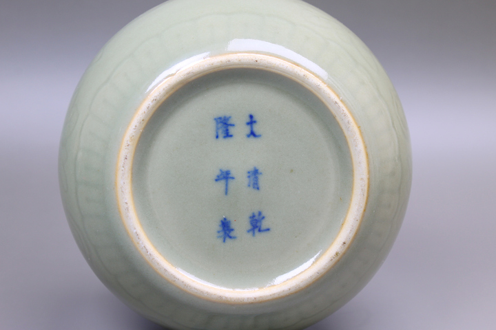 古玩陶瓷清晚期·青釉堆塑魑龍蝙蝠文房水洗真品鑒賞圖