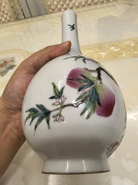 古玩陶瓷民國至解放初期粉彩壽桃紋膽式瓶真品鑒賞圖