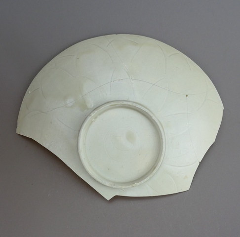 古玩陶瓷精品:定窯刻蓮瓣紋雙魚洗(珍貴標本)拍賣,當前價格1元