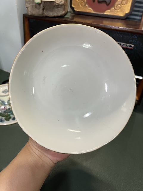 古玩陶瓷瓜蝶連綿嬰戲紋粉彩碗真品鑒賞圖